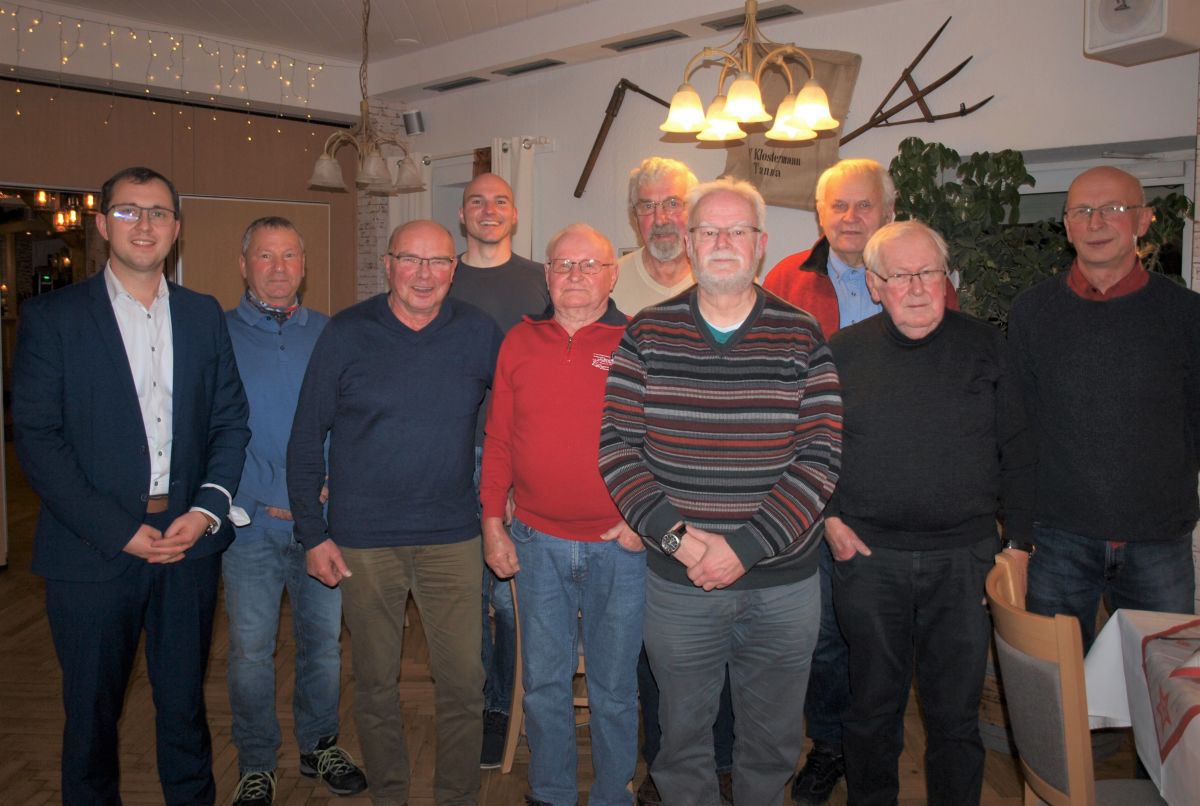Schiedsrichter und Funktionäre beim 35. Treff in Drackendorf. Foto: Manfred Malinka